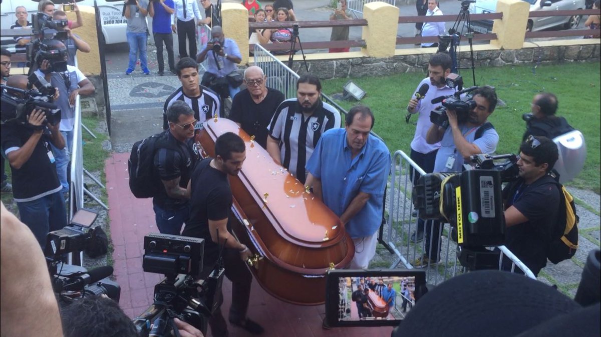 Corpo de Bebeto de Freitas é velado no Rio e será enterrado nesta quinta