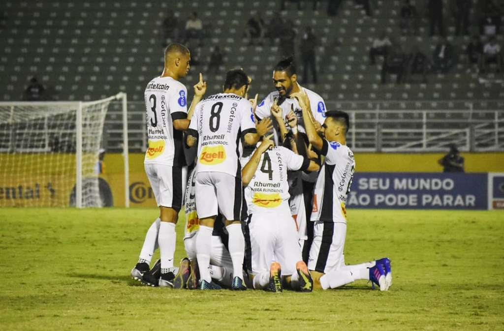 Bragantino enfrenta o Vitória pra confirmar vantagem na Copa do Brasil