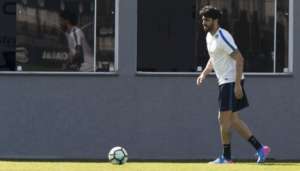 Sem jogar há mais de um ano, Vilson reaparece nos treinos do Corinthians