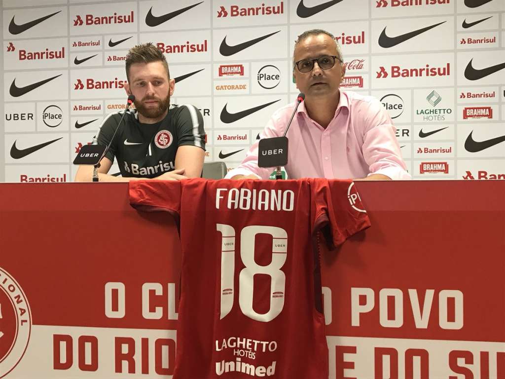 Fabiano é apresentado no Inter e se diz pronto para estrear no Gre-Nal