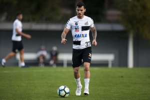 Paulistão: Corinthians anuncia a desistência da contratação do lateral Zeca