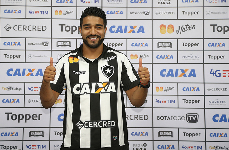 Carioca: Apresentado no Botafogo, Rodrigo Aguirre foge de comparação com Loco Abreu