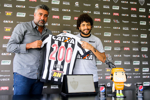 Mineiro: Luan é homenageado após completar 200 jogos no Atlético