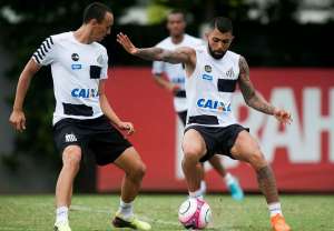 Após expulsão, Gabigol participa de treinamento com reservas no Santos