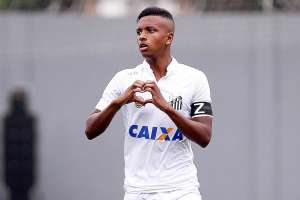 Paulistão: No 3º ano do Ensino Médio, santista Rodrygo vive entre a bola e os livros