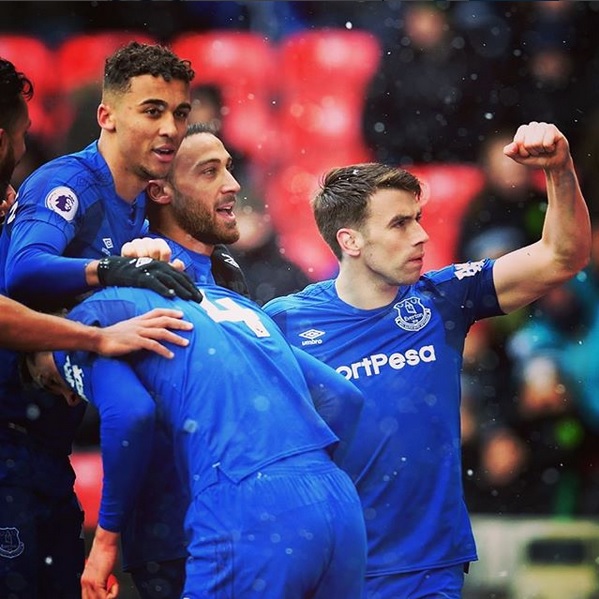 INGLÊS: Em jogo marcado pela neve, Everton vence o Stoke City