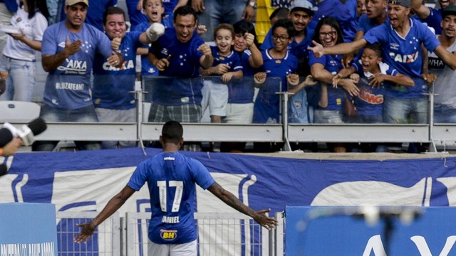 Raniel deu show na classificação do Cruzeiro no Mineiro (Foto: Washington Alves)