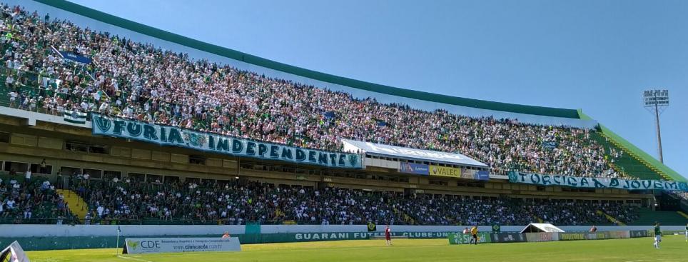 Mais de dez mil torcedores foram ao Brinco de Ouro, em novo recorde de público na competição. Bugre é líder isolado