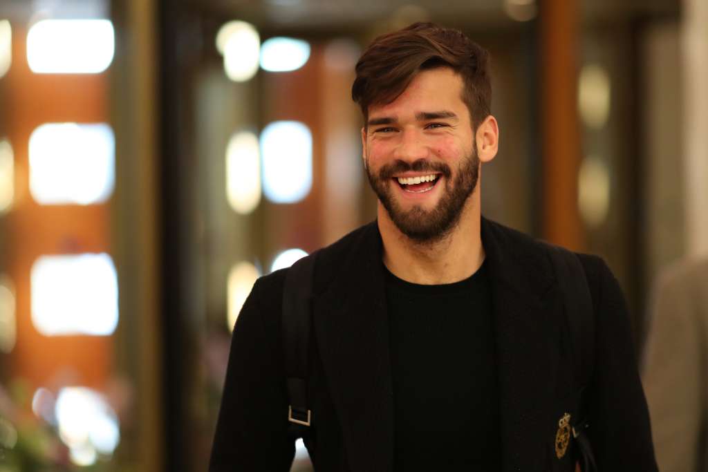 Alisson em sua chegada à Moscou (Foto: Flickr / CBF) 