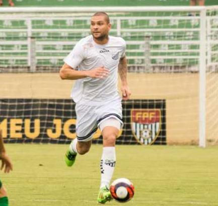 O zagueiro Guilherme Mattis comemorou a recuperação após falhar diante do Vitória