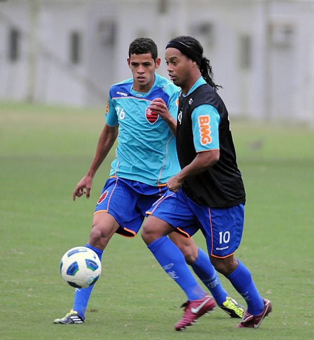 Jogador revelado pelo Flamengo, Lorran é baleado em Canoas-RS