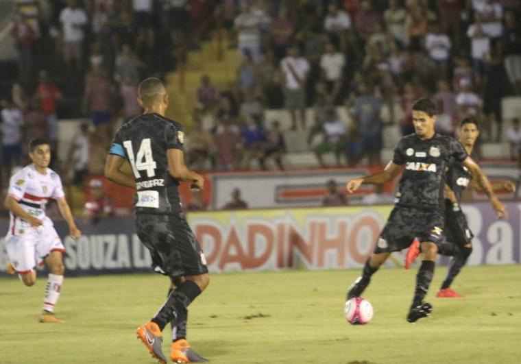 David Braz comemorou o empate do Santos