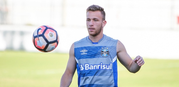 Gaúcho: Arthur treina entre os reservas do Grêmio, mas pode ser titular na quarta