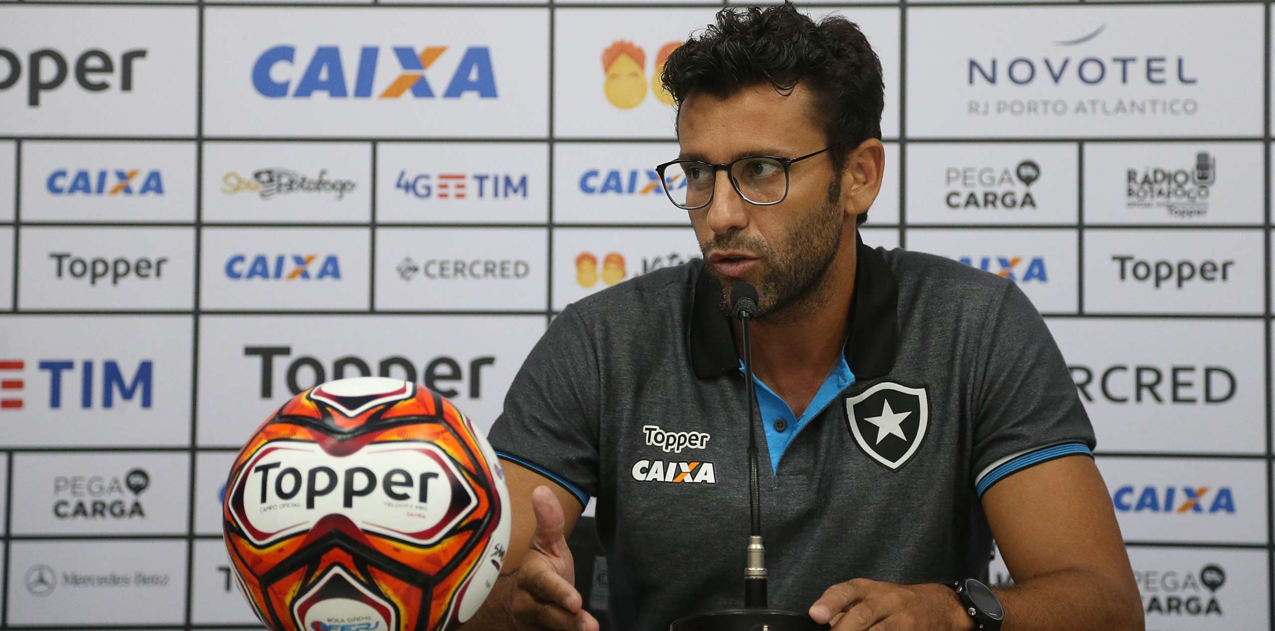 Carioca: Valentim pede tranquilidade ao elenco do Botafogo e cobra punição a Rildo