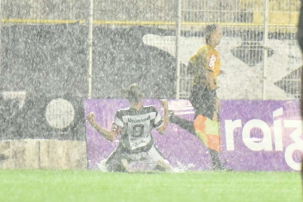 XV de Piracicaba vence Audax debaixo de muita chuva e entra no G4 da Série A2 (Foto: Michel Lambstein/XV de Piracicaba)