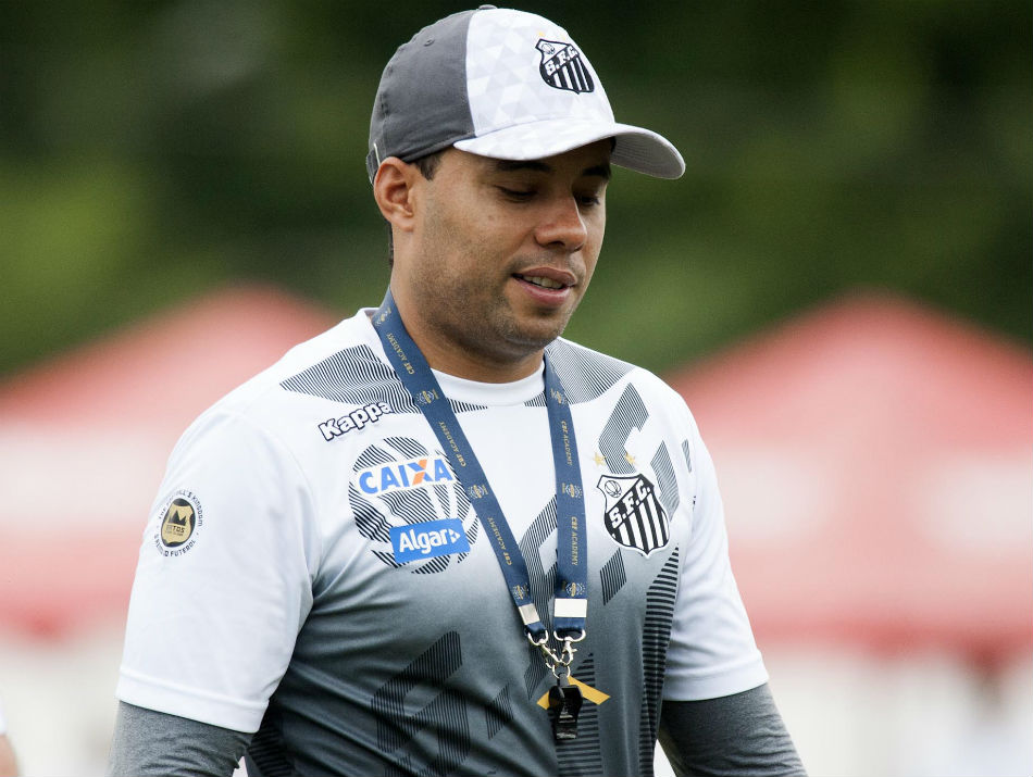 Sem reforço, Jair busca alternativas para função de camisa 10 no Santos