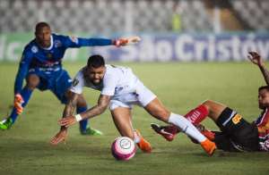 Paulistão: Santos revê rival contra quem encerrou mesma série negativa em 2001