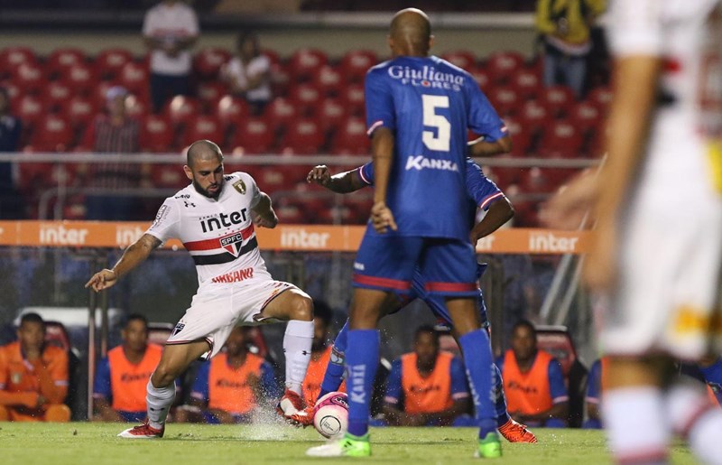 Liziero, do São Paulo, se garante: “Sei o peso de jogar no time principal”