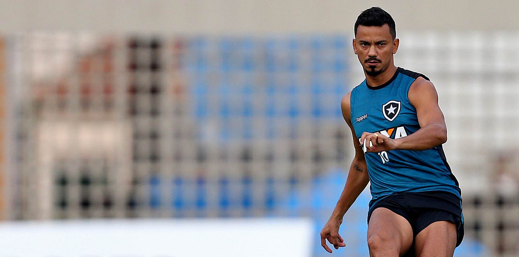 Carioca: Lindoso cita ‘cobrança interna’ e pede atenção nas finalizações no Botafogo