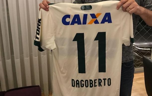Torcedor personaliza camisa para Dagoberto - Reprodução