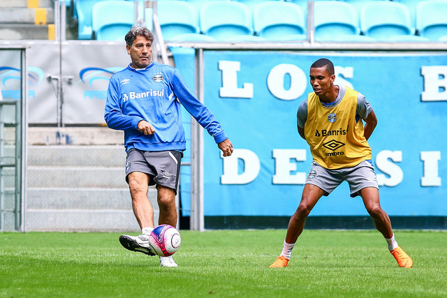 Gaúcho: Renato fecha treino do Grêmio e mantém dúvida no meio-campo