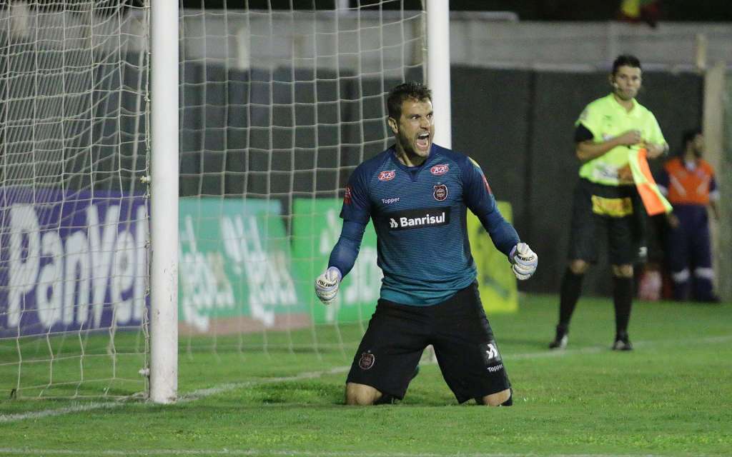 Brasil de Pelotas empatou por 1 a 1 com o São José e avançou ao superar o adversário na disputa de pênaltis por 4 a 3