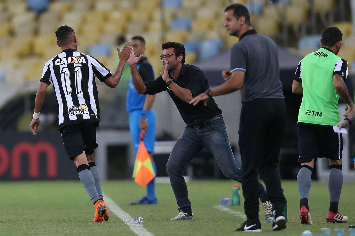 Carioca: Valentim festeja atuação ‘quase perfeita’ do Botafogo, mas evita provocar o Fla