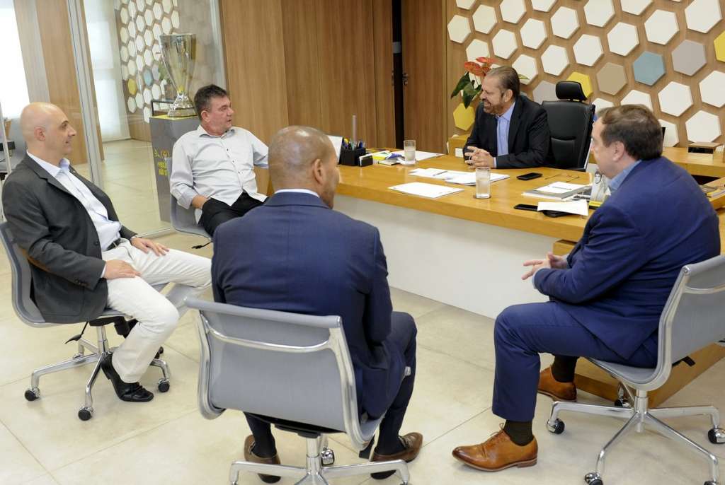 Roger e Carille estiveram na sede da Federação Paulista de Futebol