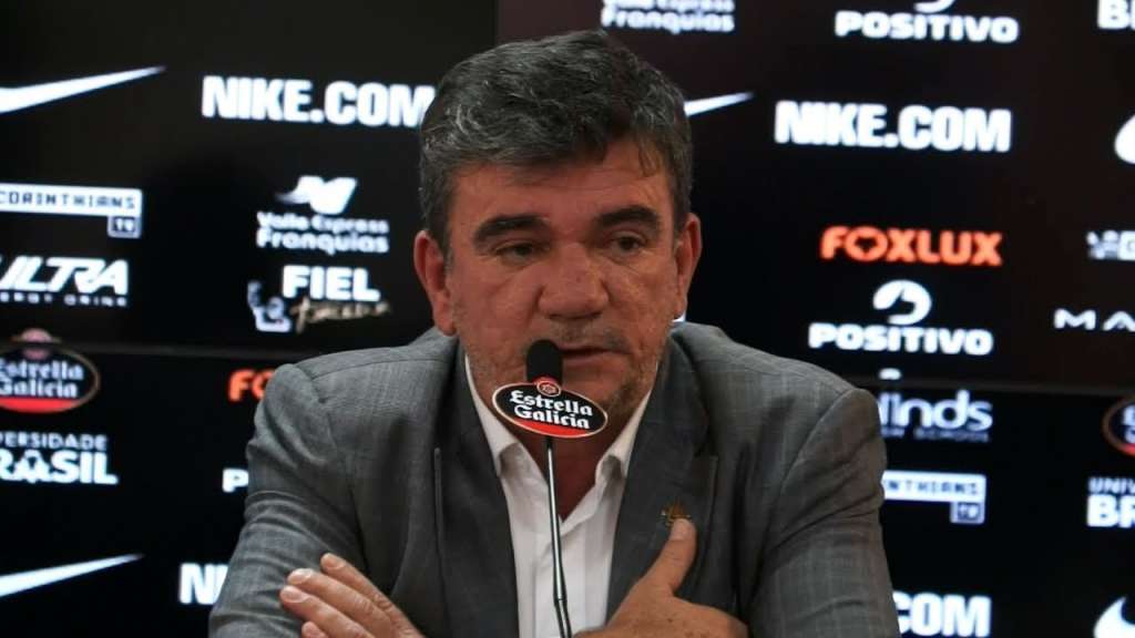 Andrés desdenha de lateral são-paulino cobiçado pelo Corinthians