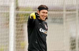 Cássio vê Corinthians mais confiante e destaca força do time na arena