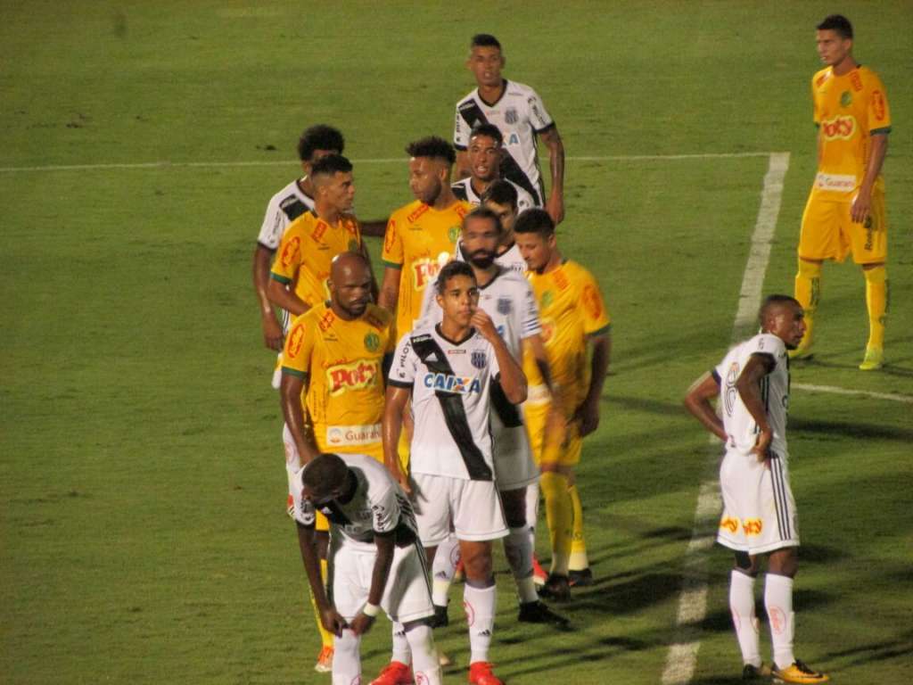 A Ponte Preta saiu na frente, mas sofreu o empate do Mirassol nos acréscimos (Foto: Muller Merlotto Silva)