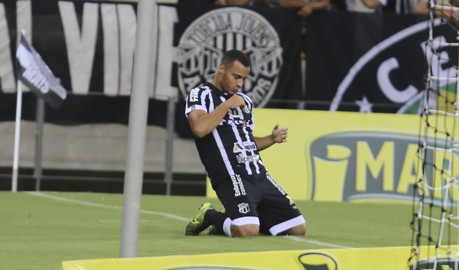 Arthur marcou dois gols na vitória cearense. (Foto: Lucas Moraes/CearaSC.com)