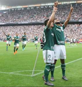 Palmeiras ganha do Corinthians no Itaquerão e põe a mão na Taça do Paulistão
