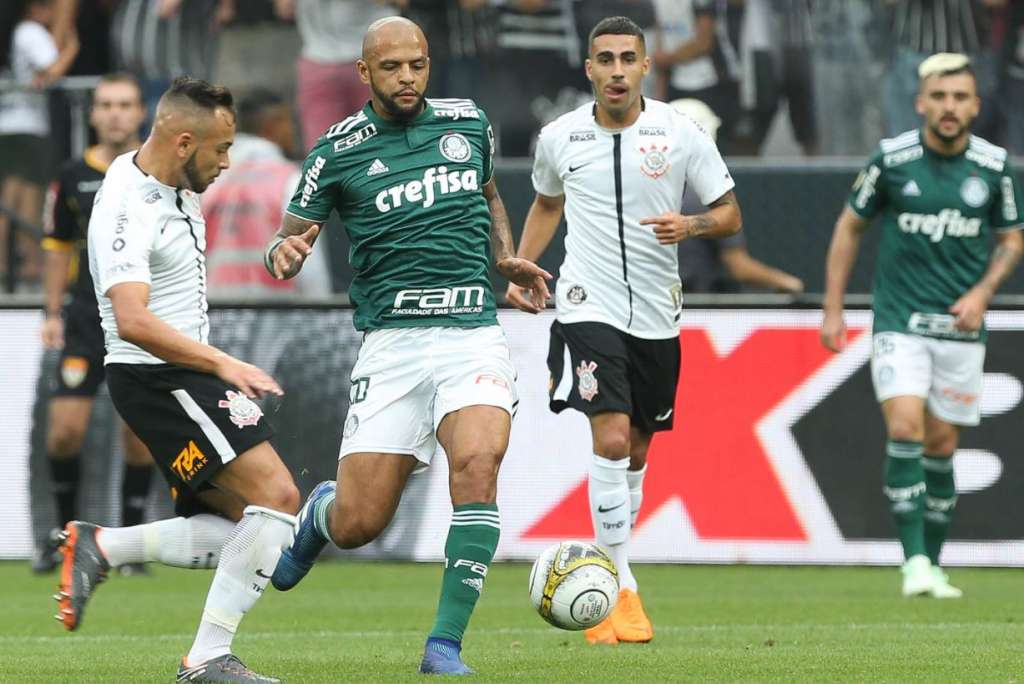Felipe Melo discutiu com torcedores corintianos através das redes sociais neste domingo