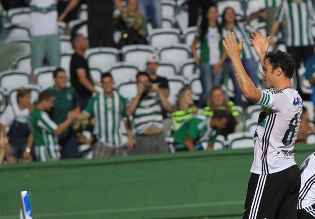 Brasileirão: Com time pouco experiente, Fluminense pode contratar Kleber Gladiador capitão do Coritiba (Foto: Divulgação / CFC)
