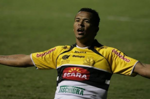 Zé Carlos vira referência no Criciúma que lutará pelo acesso na Série B