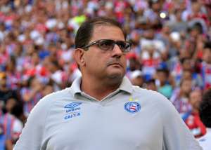 Guto Ferreira, técnico do Bahia, deixa hospital após ser internado com arritmia