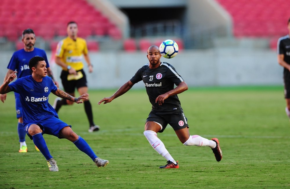 Odair Hellmann faz testes e Internacional empata mais um jogo-treino no Beira-Rio