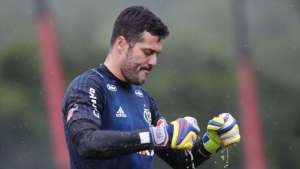 Flamengo anuncia despedida do goleiro Julio Cesar contra o América-MG no Maracanã