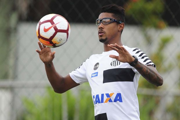 Por liberação para voltar a atuar, Bruno Henrique será examinado em Frankfurt