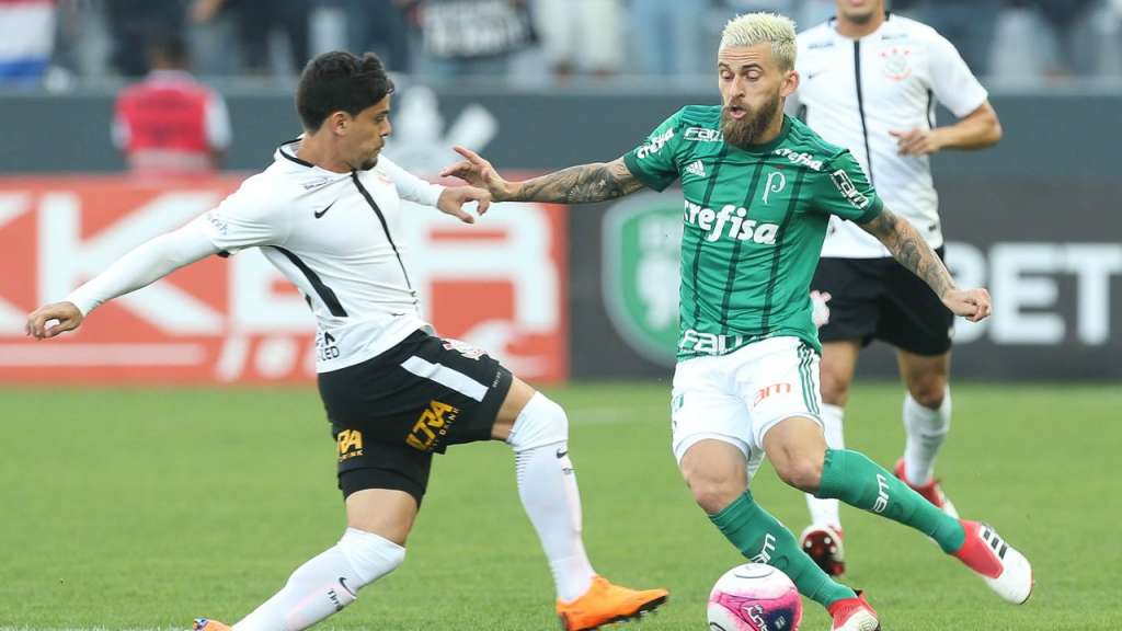 Carente de camisa 9, Corinthians vai na base da superação para final contra Palmeiras