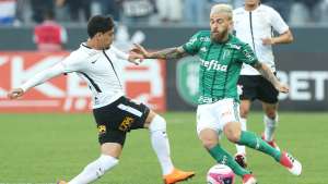 Carente de camisa 9, Corinthians vai na base da superação para final contra Palmeiras