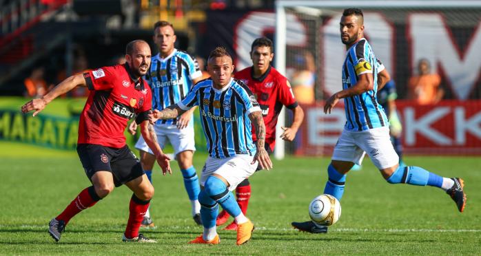 Grêmio marcou os seus gols apenas na parte final do jogo no Bento Freitas, em Pelotas (RS)