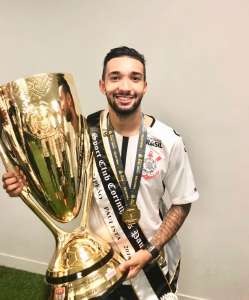 Paulistão: Mesmo ausente, Clayson vibra com o segundo título no Corinthians em um ano