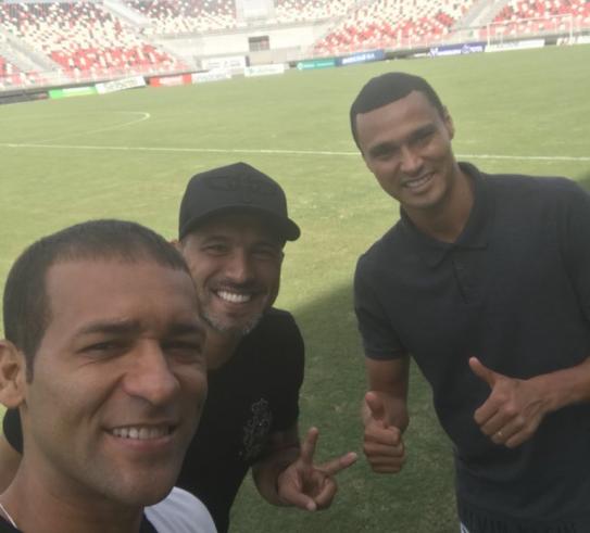 Pierre, Davi e Emerson estiveram na Arena Joinville. (Foto: Reprodução)