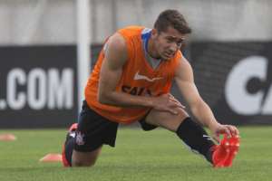 Corinthians anuncia acerto de empréstimo do volante Jean para o Botafogo