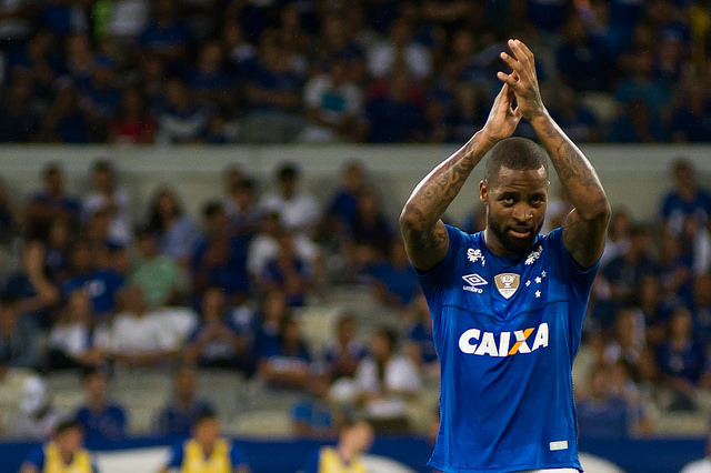 Cruzeiro anuncia renovação contratual de Dedé até o fim de 2019