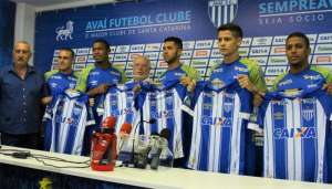 Série B: Com ex-Santos como 'cereja do bolo', Avaí apresenta quinteto