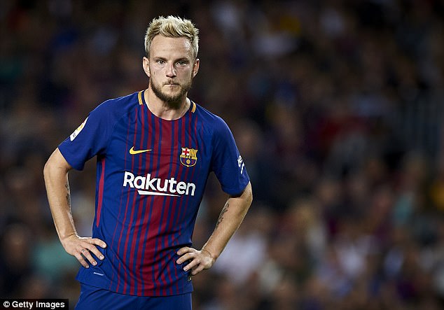 Espanhol: Rakitic sofre fratura na mão esquerda e desfalcará o Barcelona