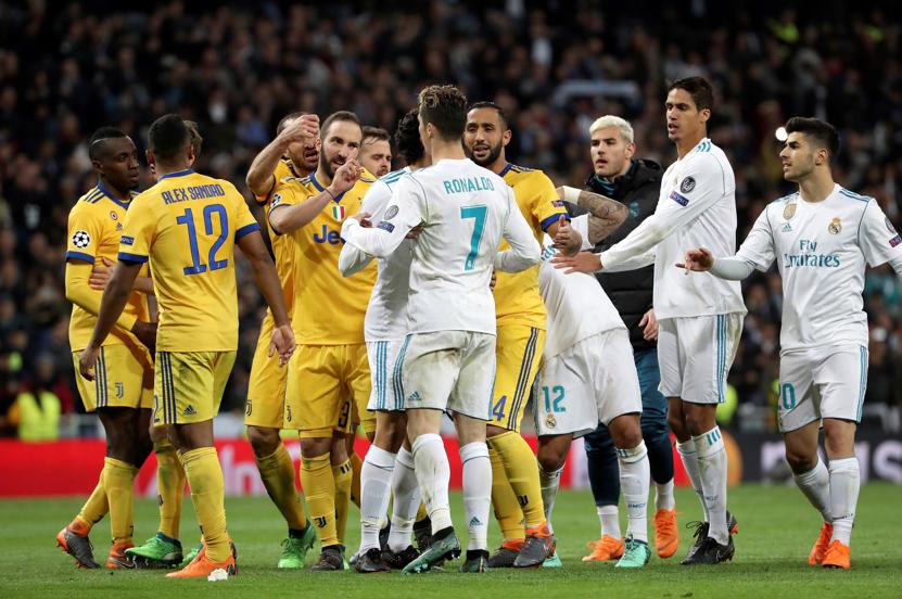 Jogadores da Juventus reclamaram muito do pênalti marcado pelo árbitro nos minutos finais